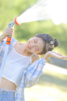 日韩美女a免费视频